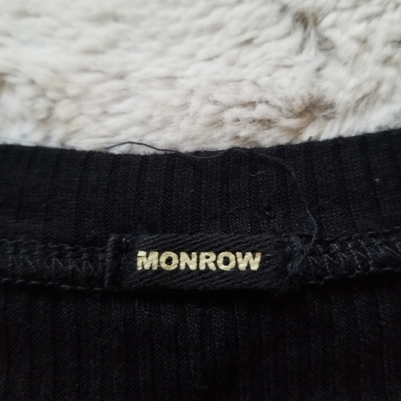 ✨️CL Monrow Black Cold Shoulder Ribbed V Neck Cold XS - Picture 5 of 9